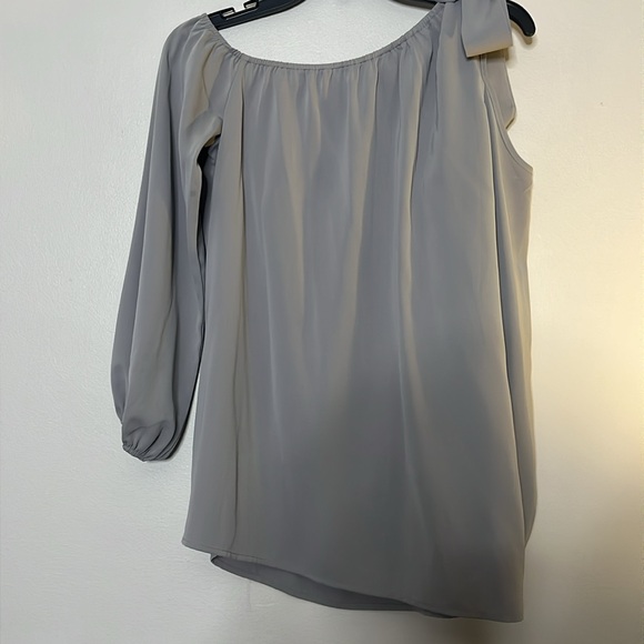 Beautiful gray flowy blouse - EUC! $22! Originally $38 - Picture 5 of 7